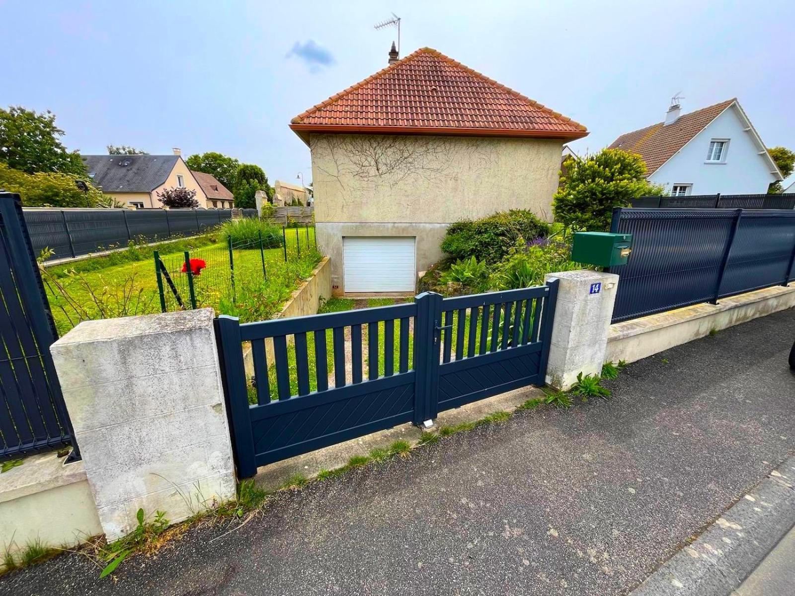 A 12 Min A Pied De La Plage Et 5 Min Du Centre De Luc-Sur-Mer Exterior photo
